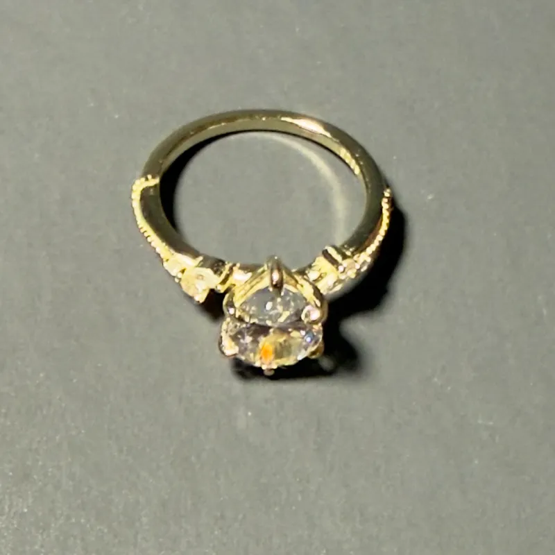 Anillo Estilo Compromiso Plata 925 – Corte Pera Brillante