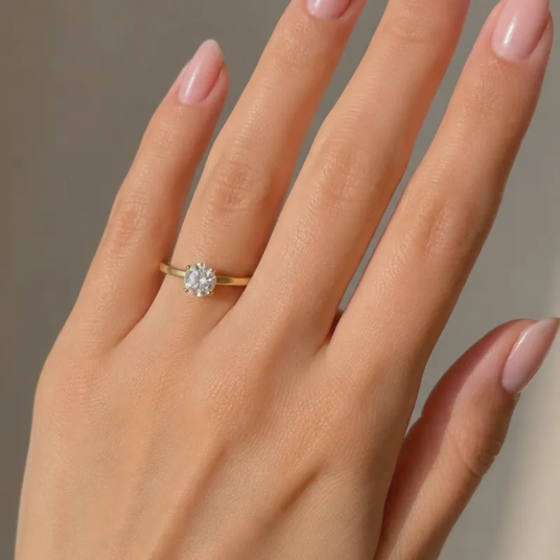 Anillo Solitario Plata 925 con Baño Dorado y Piedra Brillante