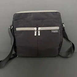 Baggallini Bolso Crossbody Negro Nuevo Ligero Multibolsillos