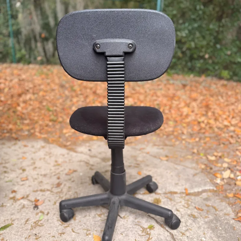 Silla de Oficina Ajustable con Ruedas – Compacta y Cómoda