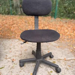 Silla de Oficina Ajustable con Ruedas – Compacta y Cómoda