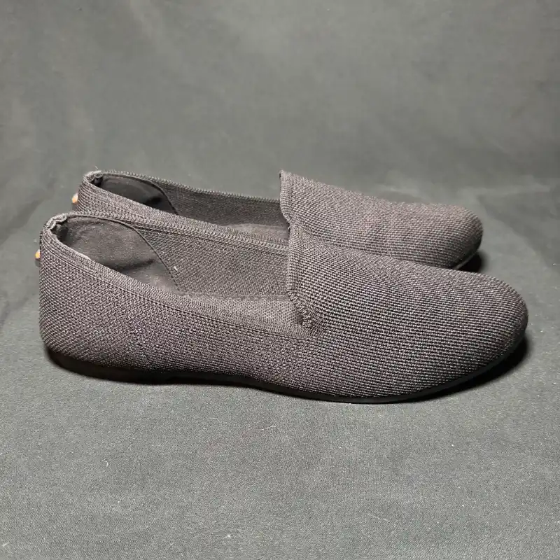 Zapatos Steve Madden talla 8.5 – slip-on negros elegantes y cómodos (nuevos en caja)