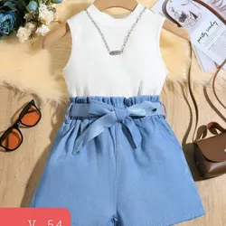Blusa blanca y short azul con lazo 