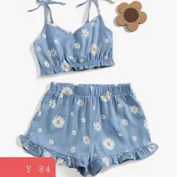 Blusa corta y short de Margaritas 