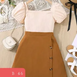 Saya de botones y blusa de vestir 