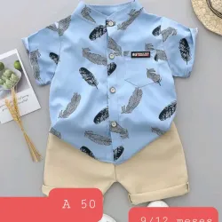 Short beis camisa azul hojas 