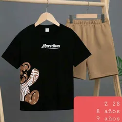 Short carmelita y pulover negro de oso