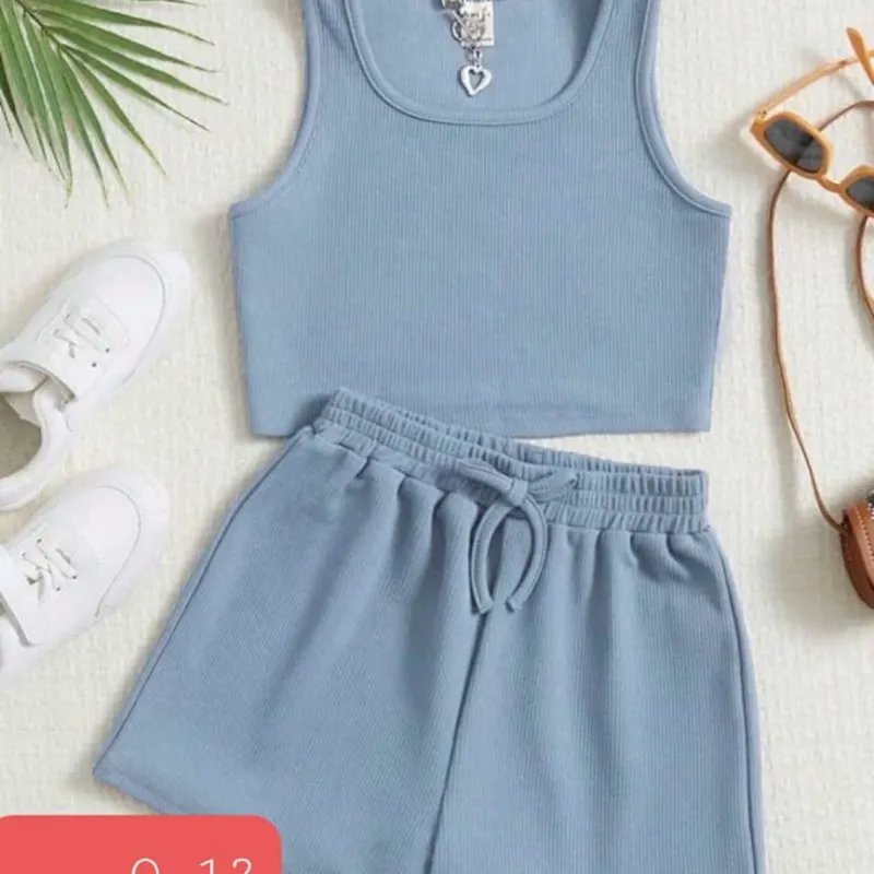 Short de felpa y blusa corta 