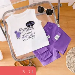 Short morado c bolsillos camiseta blanca