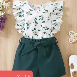 Short verde blusa blanca flores