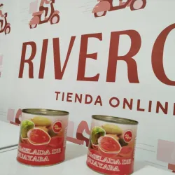 Latas de mermelada de guayaba