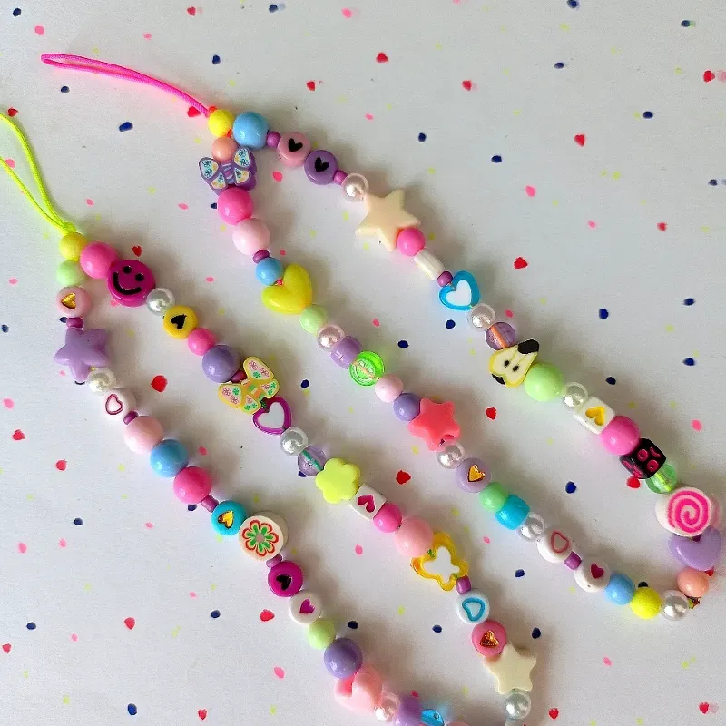 Cordón para móvil con bolas de colores 