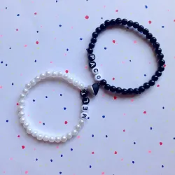 Pulseras de bolas y corazón 