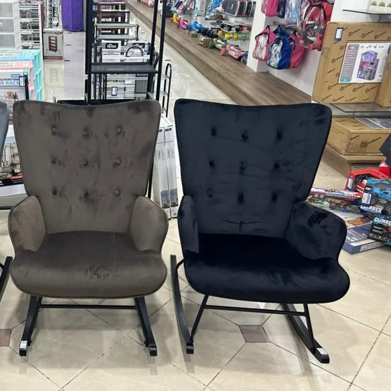 Silla mecedora o sillón tapizado