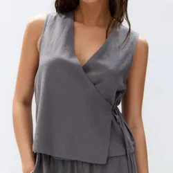 Blusa gris cruzada