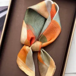 Pañuelo estampado naranja y verde