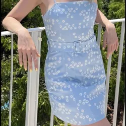 Vestido azul con cinto