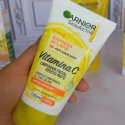Gel limpiador facial efecto MATE  L'oréal Garnier express Aclara vitamina C 150ml