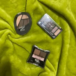 Mini paleta de sombras básicas Saniyé