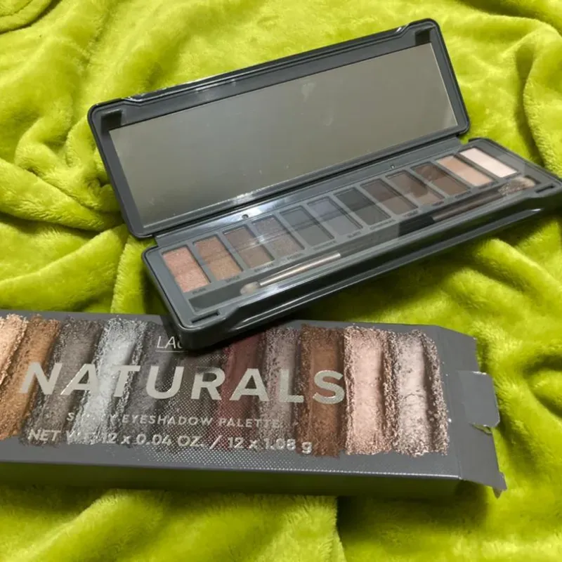 Paleta de 12 Sombras Lacura Naturals – Smoky