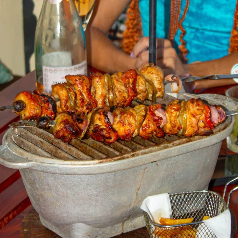 Brochetas al carbón ( pollo)