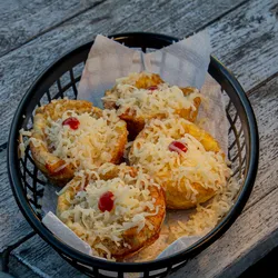 Tostones Rellenos de Jamón y Queso Gouda