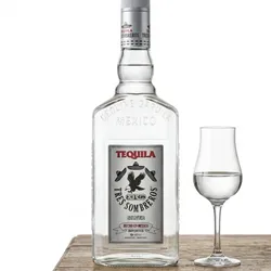 Tres sombreros blanco