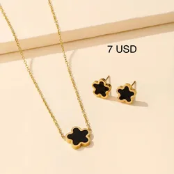 Conjunto de cadena y aretes