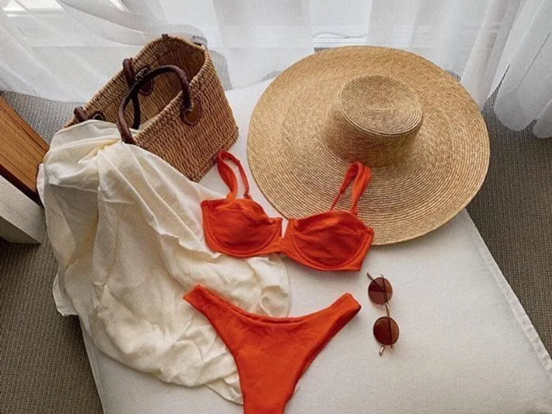 Trusas, bikinis y accesorios de playa