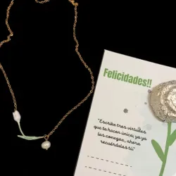 Tulipán blanco + perla natural de agua dulce