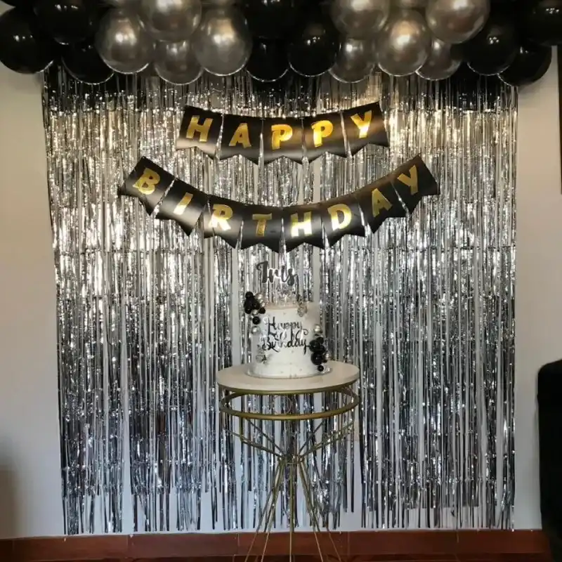 Decoración plateado-negro 