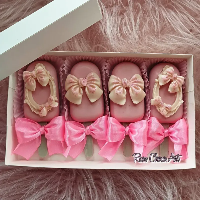 Caja de 4 paletas temática de 🎀