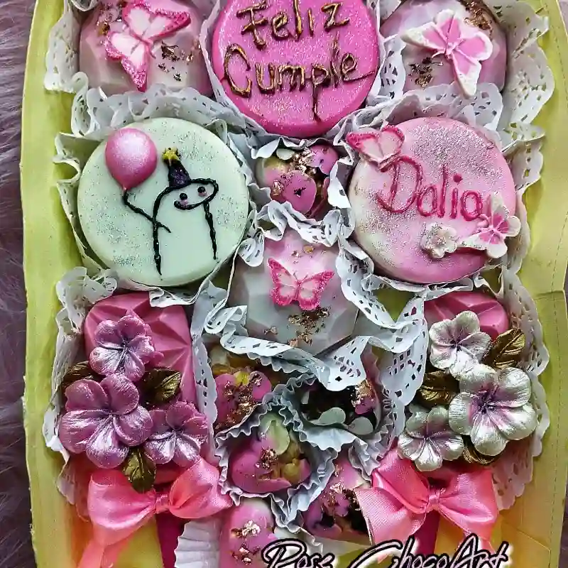 🍫Caja *FELIZ CUMPLE,* surtida perfecta para una sorpresa a hermanos, amigos, tíos, y a todas las personas especiales en nuestra vidas.💎✨
