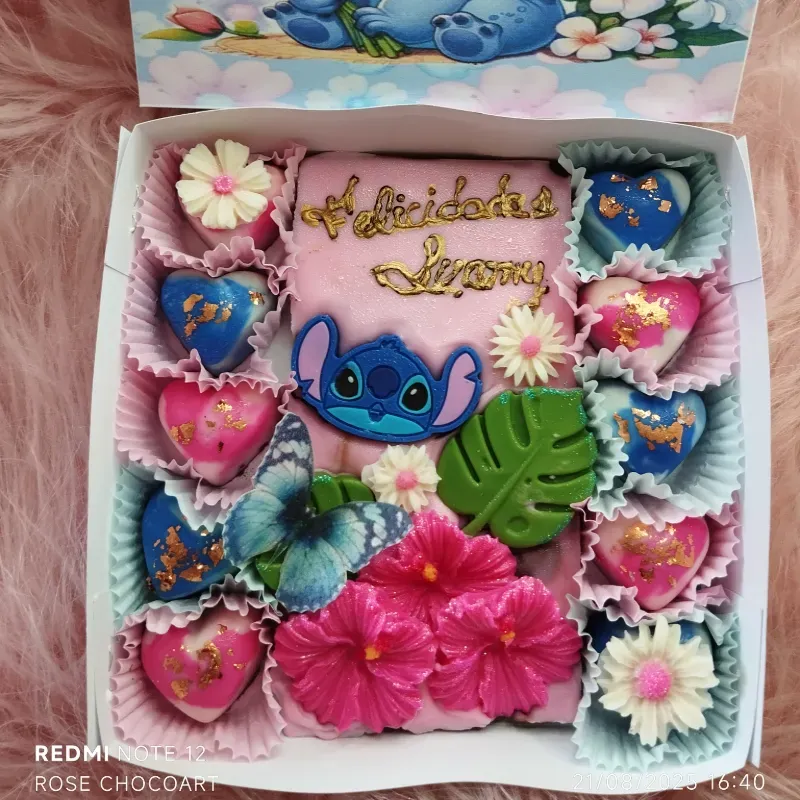 🍃🌸Caja personalizada con bombones y tableta temática Stitch🌸🍃