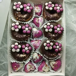 🍩🍫Caja surtida de mini donas y bombones.I