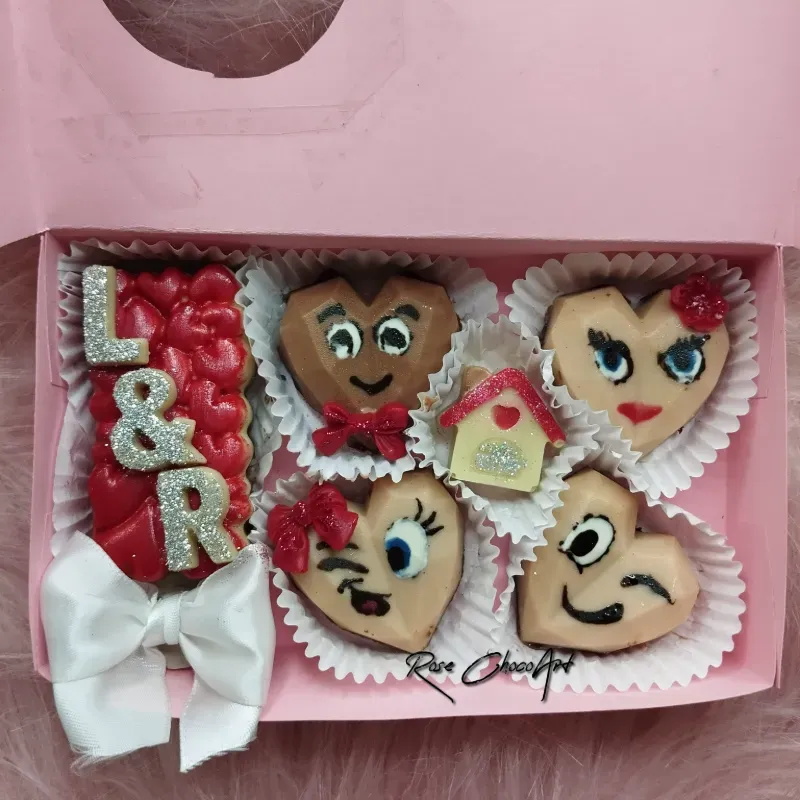 Caja temática de bombones con paleta (La familia)👩🏼‍🤝‍👨🏾