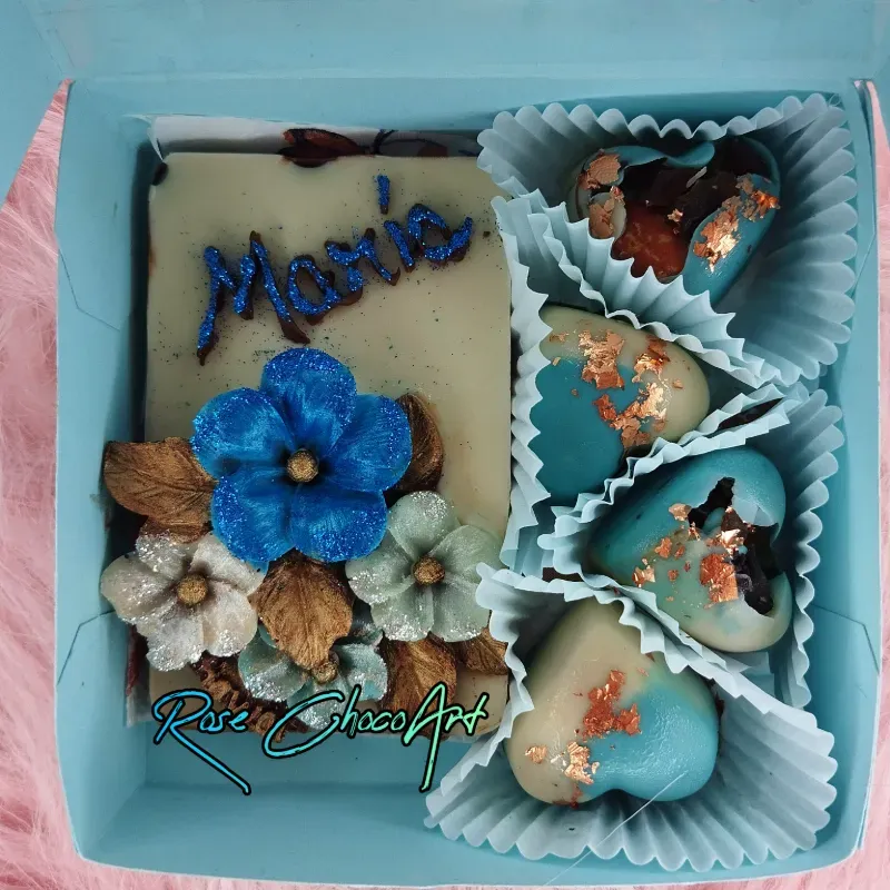 💙🩵🤍Cajita de bombones con mini tableta personalizada.