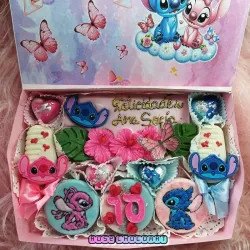 🌸Caja surtida para cumple temática de amor Stitch y Ángela🌸