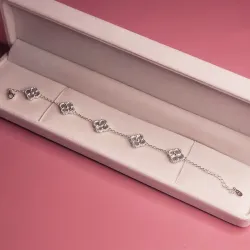 Manilla Van cleef 