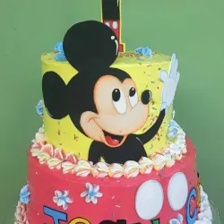 Cake de 2 pisos Mickey Mouse.