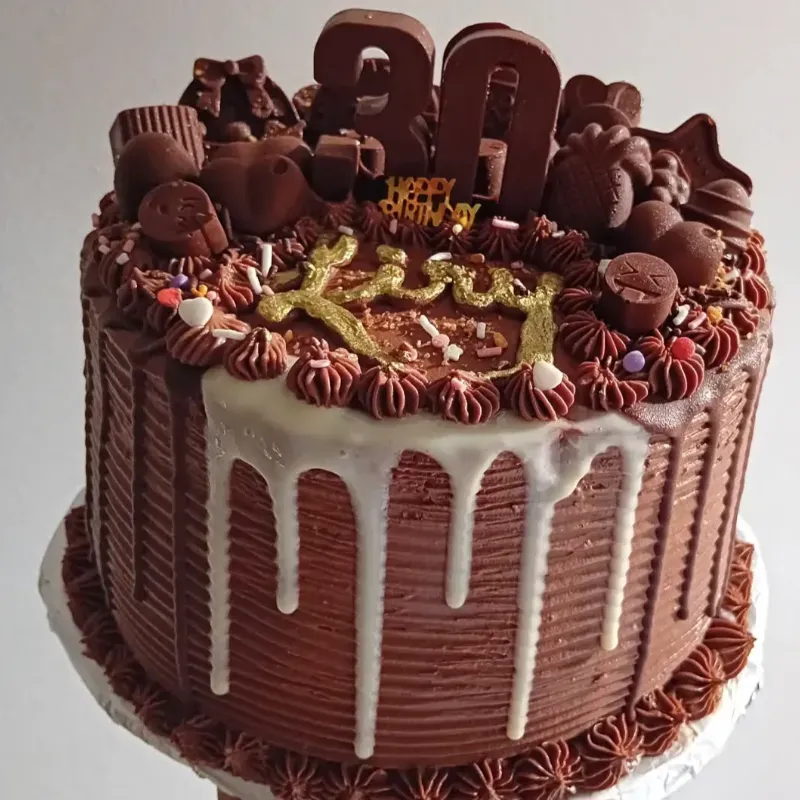 Cake de Ganache de chocolate/bomboncitos .