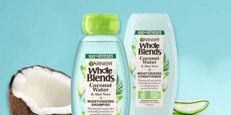 Garnier Whole Blends - Champú refrescante de agua de coco y aloe vera para cabello normal, 26.6 onzas líquidas, 1 unidad (el embalaje puede variar)