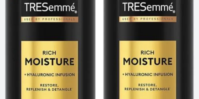 TRESemmé Acondicionador hidratante de humedad rica con bomba para cabello seco formulado con tecnología Pro Style 39 fl oz