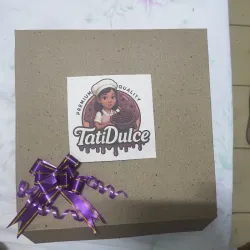 Caja de dulces para regalo decorada