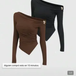 Camiseta de manga larga con cuello asimétrico