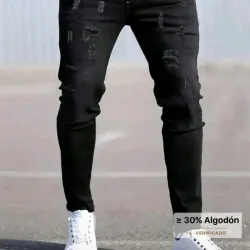 Pantalones vaqueros negros ajustados con roturas desgastadas en las rodillas y los muslos