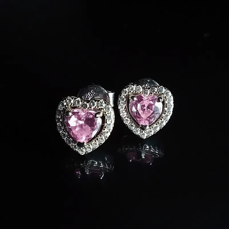 Aretes de piedras en forma de corazón rosa