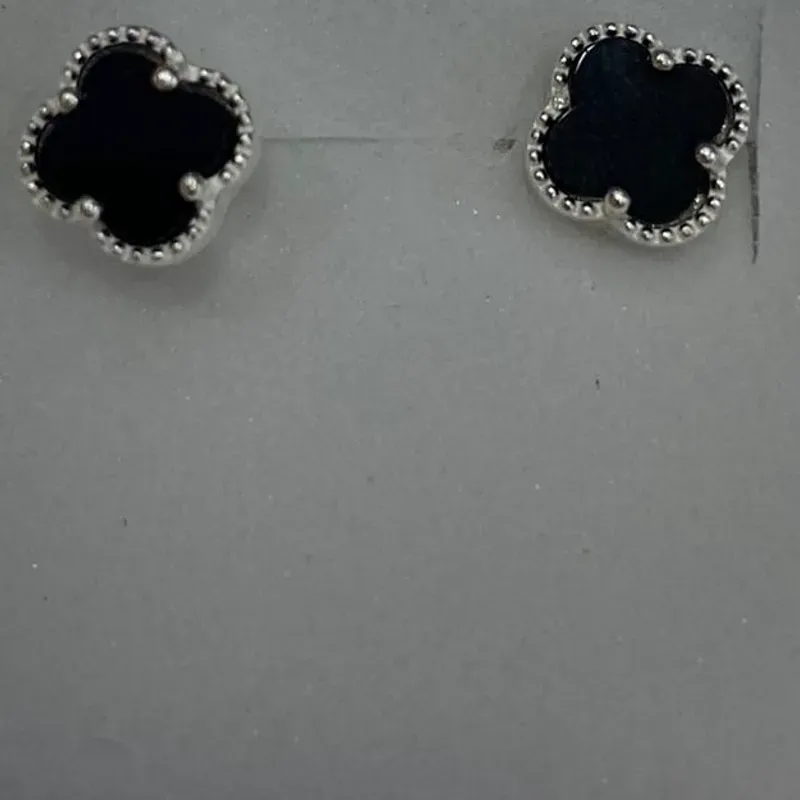 Aretes Van Cleef pequeños 