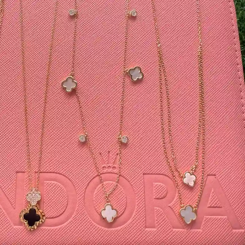 Cadena Van Cleef Blanca 7 flores