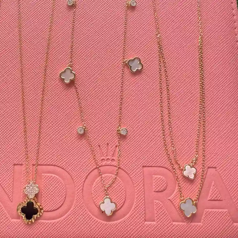 Cadena Van Cleef Blanca y Negra